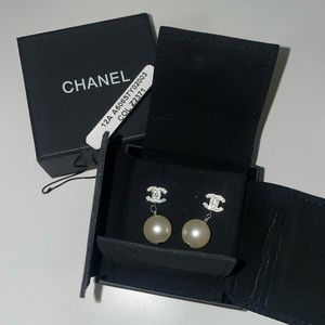 chanel earrings cc Logo Dangling Perl & Crystals